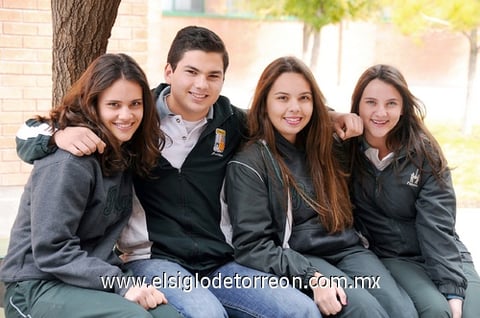 09012012 MACARENA , Ricardo, Gaby y Raissa.