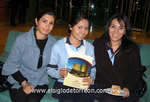 09012012 ARLET  Sifuentes, Iris García y Anaís Herrera.