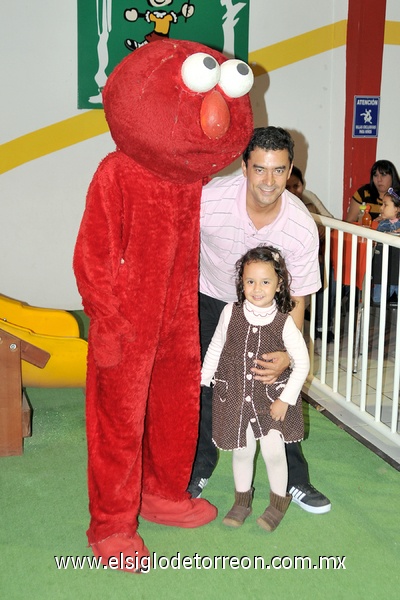 09012012 RICARDO  Amozurrutia Carson con su hija Mariana Eloísa Amozurrutia Artea.