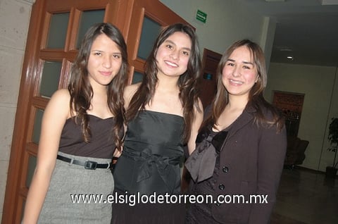 10012012 NESLY  Jasso, Frida Vázquez y Clarissa Macías.