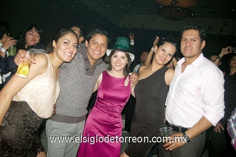 10012012 ESTRELLA,  Manuel, Lucy, Ana y Luis.