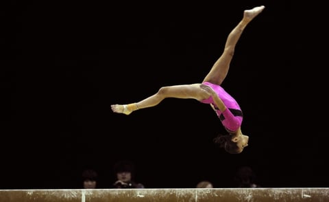 Jessica López también participó en la barra de equilibrio.