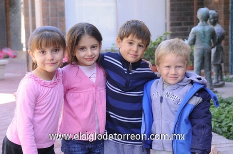 13012012 Cristy, Rania, Andrés y Alan.