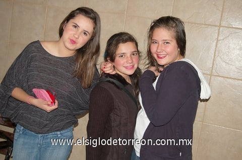 17012012 PAMELA , Marijose y Daniela.
