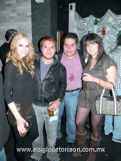 17012012 MARIANA , José, Omar y Brenda.