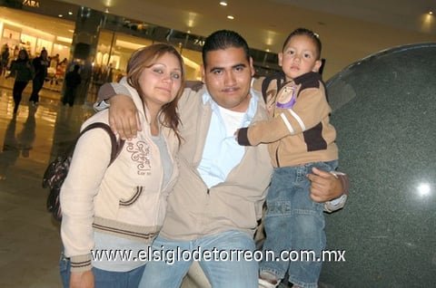 17012012 ADRIANA  Magaña, David López y Ángel David.