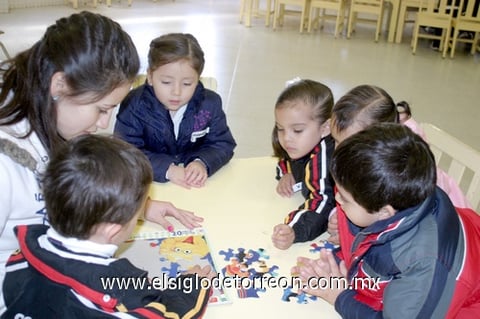 15012012 LOS ALUMNOS  se mostraron interesados en las actividades.