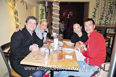 16012012 EDUARDO  Bitar, Aída Mansur, Mónica López y Jared Borgetti.