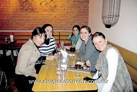 16012012 MARIANA , Lily, Ana Ceci, Ana Isabel y Lorena.