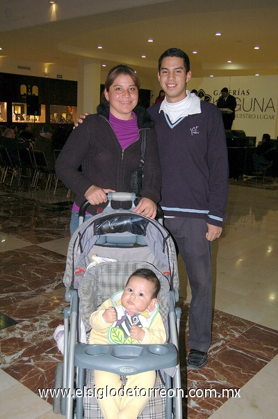 17012012 LAURA , Édgar y Diego.