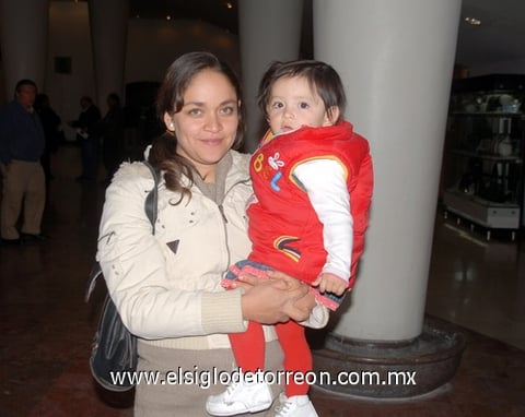 15012012 ANA  Santillán y Tania Méndez.