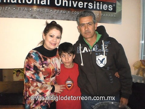 15012012 ANTONIO  Handal Castillo festejó doce años, acompañado de sus papás Paloma de Handal y Javier Handal.