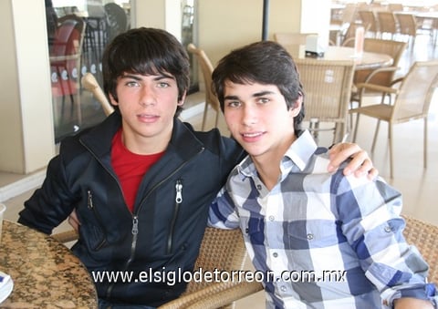 18012012 DANIEL  y David.