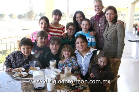 18012012 GABY , Cristy, Irineo, Alejandra, José, Lucy, Jimena, Arturo, Regina, Bárbara, Priscila, Lucy y Ani.