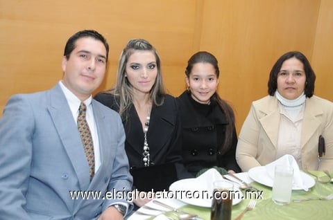 18012012 MARIO  González, Lupita Antúnez, Nitzia González y Alicia Longoria.