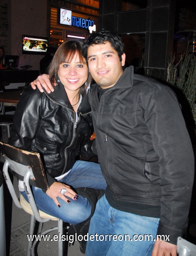 18012012 PATRICIA  Rodríguez y Carlos Aguirre.