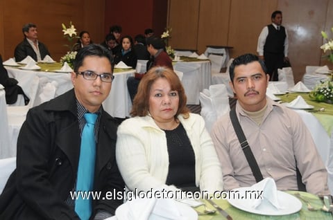 18012012 RAYMUNDO  Briones, Irma García y Alejandro Martínez.