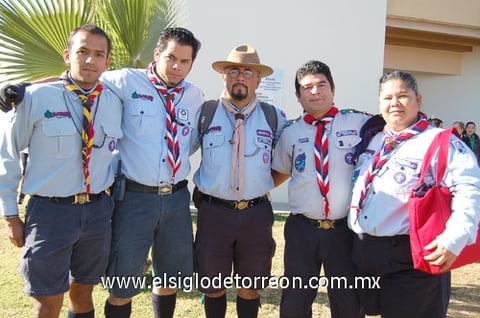19012012 HéCTOR , Juan Andrés, Arturo, Paul y Claudia.