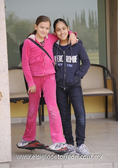 19012012 PAULINA  Monárrez y Julia Chávez.