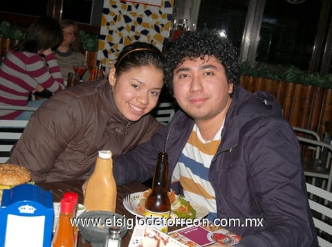 20012012 PAULINA  Solís y Gumaro Macías.