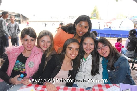 Doris, Isabella, Sophía, Brianda, Sandra y Denisse.