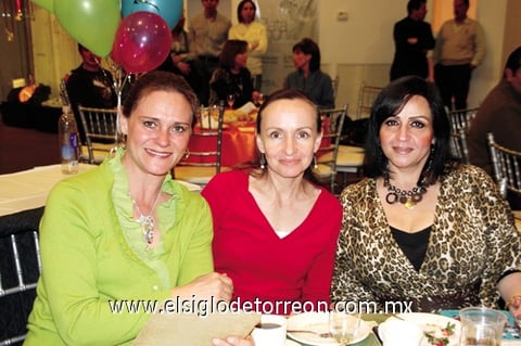 Adriana, Andrea y Lourdes.