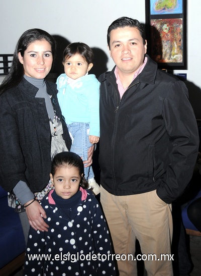 21012012 NELLY , Ivanna, Luis y Regina.