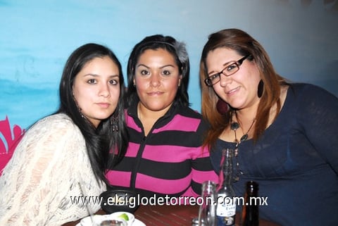 23012012 LUPITA  Triana, Cinthia Moreno y Claudia Martínez.