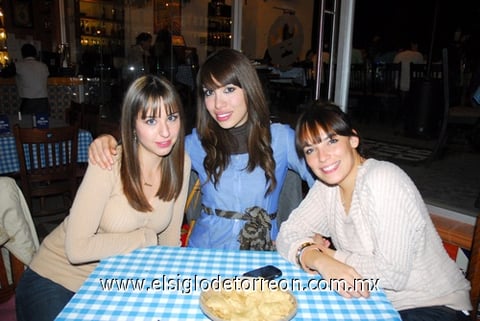 23012012 SILVIA,  Mónica y Mónica.