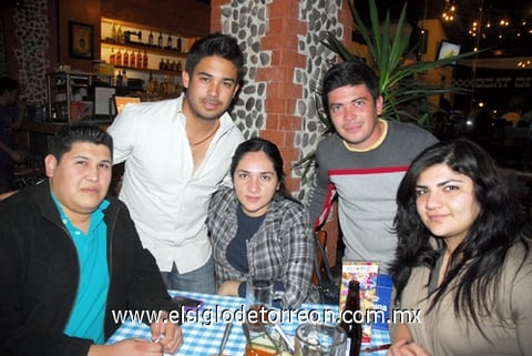 24012012 VICENTE,  Carlos, Adriana, Andrés y Faby.