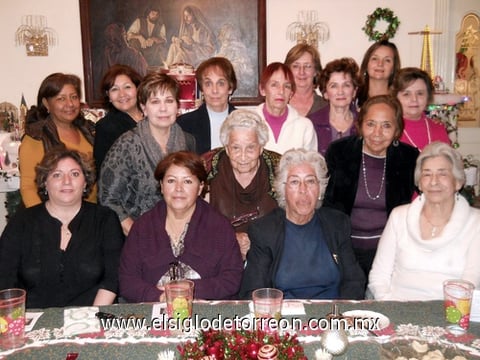 23012012 DAMAS  integrantes de Casa Cuna de La Laguna A. C., durante su reunión anual en la que realizaron un informe de actividades.