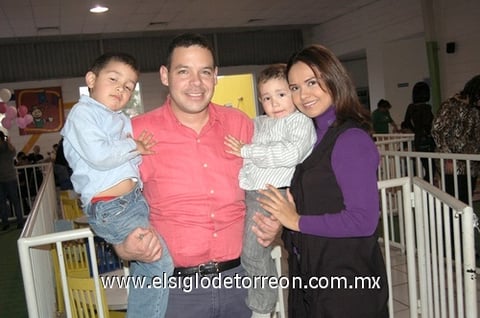 23012012 EMILIO,  José Emilio, Alberto y Verónica.