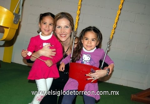 23012012 XIMENA,  María Fernanda y Bárbara.