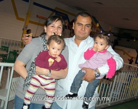 23012012 DIANA,  José Luis, Luisa Fernanda y Diana.