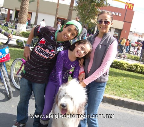 23012012 ANDRéS , Ángela, Angélica y 'Toto'.