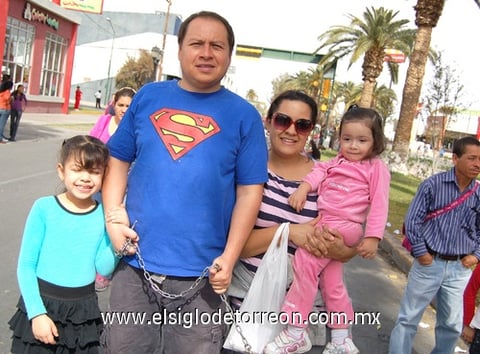 23012012 CLAUDIA , Karime, Raúl, Kriz y Kenia.