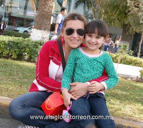 23012012 KARINA  Ortiz y Mía Guajardo.