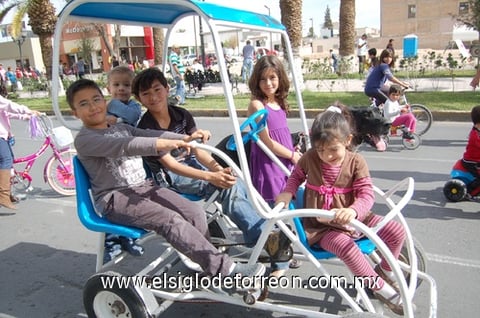 23012012 MARIFER , Miguel, Karina y Emma.