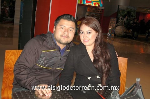 24012012 DAVID  Juárez y Julieta Salazar.