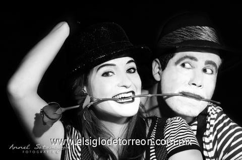 23012012 ADRIANA  Torres y Abraham Laguna en una sesión fotográfica de Annel Sotomayor.