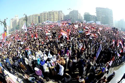 Miles de egipcios se reunieron en la Plaza Tahrir de El Cairo para festejar el primer aniversario del inicio del levantamiento popular que derrocó a Hosni Mubarak.