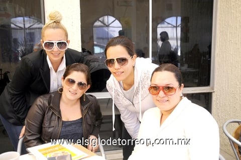 25012012 GINNA , Ale, Ana y Ale.