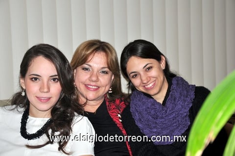 25012012 SOFíA,  Lourdes y Luly Llama.