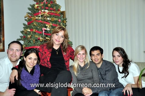25012012 LOURDES,  Jorge, Luly, Óscar, Laura y Sofía Llama.