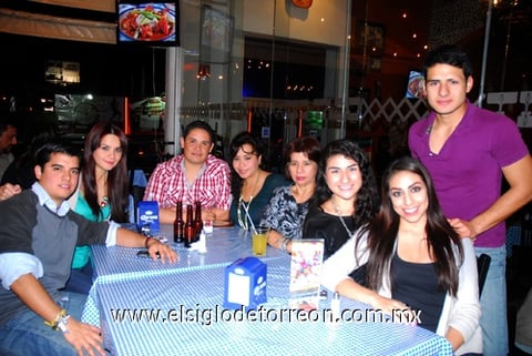 25012012 JOSé  Guajardo, Brenda López, Iván Ruvalcaba, Itzajuana Guajardo, Lina Villalobos, Sandy Cruz, Fernando Carranza y Karen Guajardo.