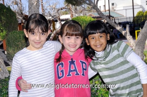 25012012 ANA CRIS , Marian y Aimeé.