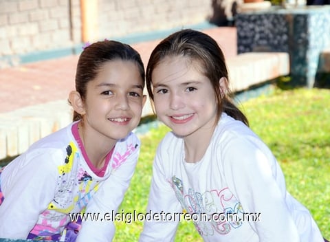 25012012 LUISA  y Karem.