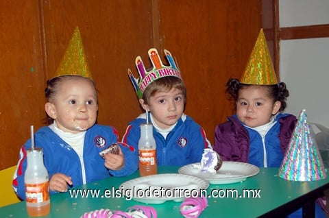 25012012 SOFíA , Isabela, Andrea y Ana María.