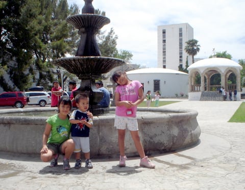 En Parras de la fuente abril de 2009 mis peques. Fotografía enviada por Ramón Rodríguez.