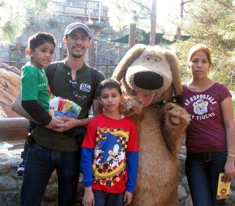 La familia Ballesteros Balderas, de paseo por Disneylandia.